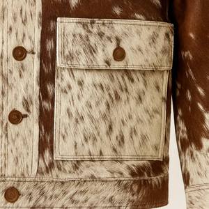 Veste de moto en cuir de vache véritable, faite à la main, avec fermeture à boutons brodés, motif animalier, col montant, pour femme. - Product Image 4