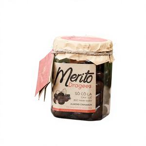 Fabrication professionnelle de qualité supérieure, chocolatier légendaire, amandes enrobées de chocolat brun à la cannelle, pour la distribution - Product Image 1