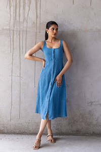 Vestido Midi Azul sin Mangas con Cuello Cuadrado y Botones al Frente, Vestido Casual de Verano de Lino y Algodón Tejido, Silueta Recta, Cintura Natural - Product Image 4