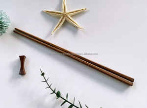 Palillos de madera ecológicos con grabado personalizado, ideales para eventos, parejas o marcas - Product Image 5