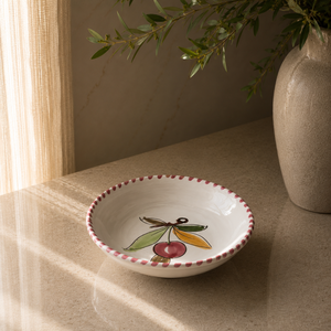 Bol à pâtes élégant en céramique, motif cerise peint à la main, avec un design large pour une présentation raffinée à la table - Product Image 1