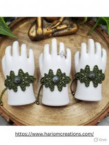 Pulsera de Macramé Hecha a Mano con Piedra de Labradorita, Joyería Curativa Ajustable Estilo Boho - Product Image 2