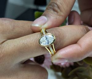 แหวนหมั้นและงานแต่งงานสไตล์วินเทจประดับมอสซาไนต์ทรงรี 2.20 กะรัต ยี่ห้อ Lurba Jewels ดีไซน์แยกแหวน ตัวเรือนทองคำ 14k แท้ ได้รับการรับรองจากคริสเตียน - Product Image 5