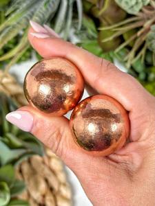 Esfera Decorativa Hecha a Mano en Cobre Puro de la Colección Bold Blossom Antique Creations, Acabado Pulido Exquisito, Regalo Personalizado de Lujo - Product Image 5