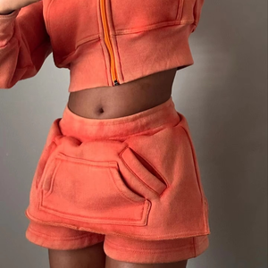 Ensemble sweat à capuche court et short en polaire pour femme, survêtement sportif à manches longues, couleur unie avec poches, coupe classique, toutes saisons - Product Image 2