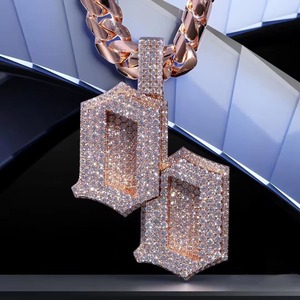 Colgante de Moissanita de Alta Calidad Estilo Hiphop, Joyería Personalizada con Artesanía para Regalo y Uso Diario, Disponible al Mejor Precio - Product Image 1