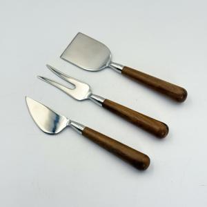 Juego de Cubiertos de Alta Calidad con Cucharas y Tenedores, Hechos a Mano con Mangos de Madera, Utensilios de Cocina de Metal con Mangos de Madera R B Overseas - Product Image 3