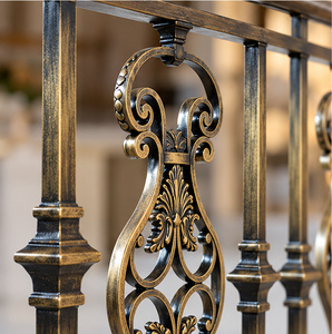 Rampe d'escalier en bronze antique avec panneaux ajourés ornés, meneaux sculptés et balustrade de style classique - Product Image 2