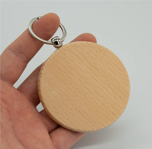 Llavero de madera personalizable para regalo promocional con logotipo, llavero de madera de alta calidad para usar en el coche - Product Image 6