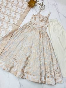 Conjunto de Kurti, Pantalón y Dupatta de Estilo Islámico, Ideal para Fiestas y Eventos, Color Blanco, Diseño con Cuello Redondo, Estampado con Vuelos Grandes - Product Image 2