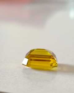 Venta al por mayor de piedras preciosas sueltas de zafiro amarillo con corte octogonal clásico, creadas en laboratorio, para la fabricación de joyería fina. - Product Image 1