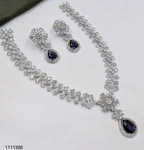 Colección Elegante: Conjunto de Joyería de Latón Plateado con Perlas y Circonitas Geométricas para Mujer - Collar, Pendientes y Anillo - Estilo Étnico para Boda - Product Image 1