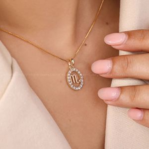 Amuleto del Zodiaco Escorpio en Oro Amarillo con Diseño de Halo de Diamantes - Product Image 6