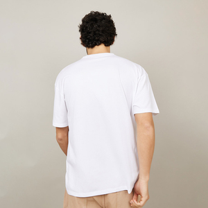 เสื้อยืดผู้ชายทรงปกติ ระบายอากาศได้ดี คุณภาพสูง ผลิตจากโพลีเอสเตอร์/คอตตอน แขนสั้น ดีไซน์ทันสมัย พร้อมโลโก้แบรนด์ดีไซเนอร์ ขายส่งประจำฤดูร้อนปี 2026 - Product Image 5