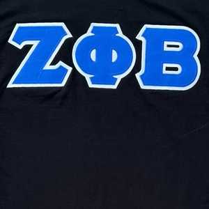 เสื้อยืด Zeta Phi Beta สีดำพรีเมียม ปักลายตัวอักษรกรีกสีน้ำเงิน เสื้อยืดผู้หญิง ผ้าเนื้อนุ่ม สวมใส่สบาย ทันสมัย - Product Image 5