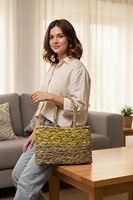 Panier en herbe tressé à la main avec garniture et poignée festives (jaune) – Panier de rangement en herbe écologique et élégant