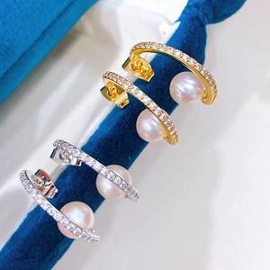 Boucles d'oreilles en perles d'eau douce de style européen et américain de la marque Zhuji Natural, lettre C, bijoux populaires dans le même style - Product Image 2