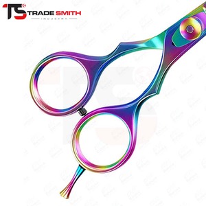 กรรไกรตัดแต่งทรงผม TSI Barber Stylish ออกแบบตามหลักสรีรศาสตร์เพื่อการจับที่สะดวกสบาย ตัดแต่งได้อย่างแม่นยำ เหมาะสำหรับงานตัดผมประจำวันและงานในร้านเสริมสวย - Product Image 6