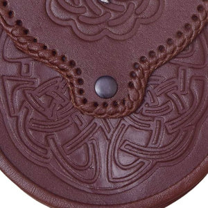 Sporran Escocés de Cuero con Doble Grabado de Nudo Celta, Hecho a Mano, con Insignia de Cardo Plateado para Vestimenta Highland - Product Image 4