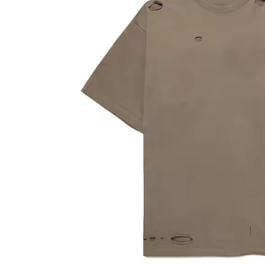 เสื้อยืดโอเวอร์ไซส์สีกากี แขนสั้น คอกลม สไตล์สตรีท ผ้าถักเนื้อฝ้าย แต่งดีเทลขาดๆ สำหรับผู้ชาย - Product Image 2