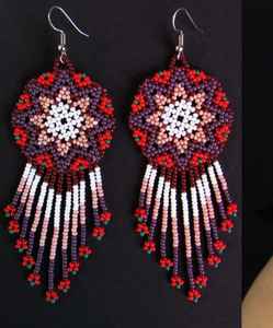 Boucles d'oreilles longues en perles de verre pour une apparence glamour en soirée, ajoutant une touche audacieuse et élégante. - Product Image 4