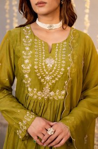 Ensembles de Kurta en Soie Chandari Pure Viscose pour Femmes avec Broderie de Sequins et Tissu de Bas en Soie Chandari Pure Viscose - Product Image 2