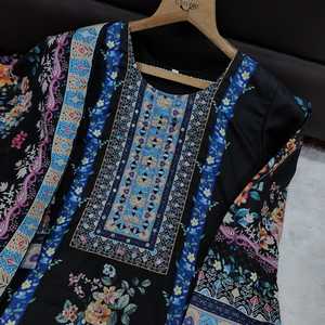 Elegante Conjunto de Traje Floral de Muselina, Corte Regular Moderno, Salwar Kameez de Diseñador, Ropa Casual Indo-Occidental para Mujer, Secado Rápido - Product Image 6