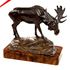 Sculpture de renne en métal faite à la main, finition dorée, décoration de Noël, accent décoratif moderne et écologique pour la maison, le bureau ou un mariage - Product Image 3