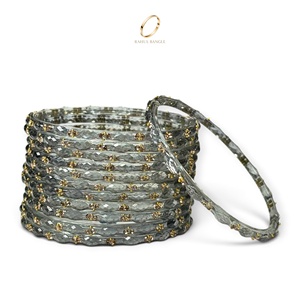 Collection de mariée pour femmes : Ensemble de bracelets en verre kashmir gris fumé, plaqué or, finition zircon taillé, style goutte de pluie, vente en gros, tendance actuelle - Product Image 4