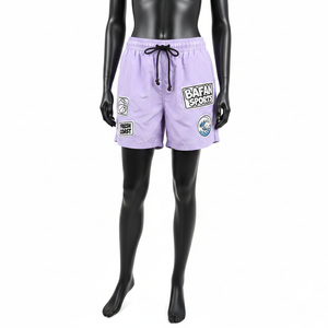 Shorts cortavientos para mujer, tela de nailon premium, color lavanda, estilo urbano, parche de goma, etiqueta tejida con logo. - Product Image 1