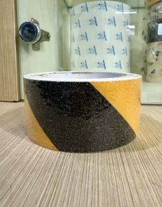 เทปกันลื่น HOKI PVC แบบมีเม็ดทราย สำหรับพื้นและบันได - Product Image 2