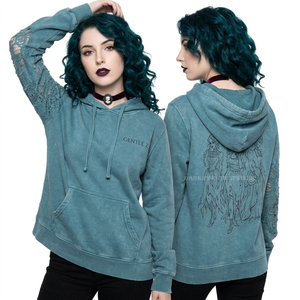 Sudadera con capucha verde azulado personalizada para mujer, con detalle de cordones en las mangas, estampado trasero con diseño victoriano, estilo gótico pastel desgastado. - Product Image 1