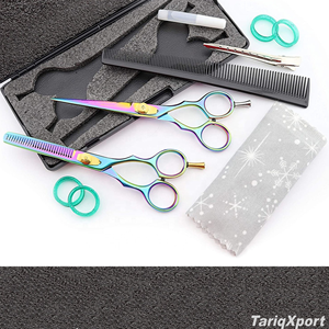 Kit Profesional de Peluquería con Peine, Pinza, Navaja de Acero Inoxidable y Tijeras de Mango Largo para Diestros, Color Arcoíris - Product Image 5