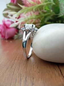 Bague de fiançailles D'VINS JEWELS LR120 tendance, diamant taille ovale VVS2, certifiée IGI, en argent sterling 925, sertissage griffe, motif floral - Product Image 3