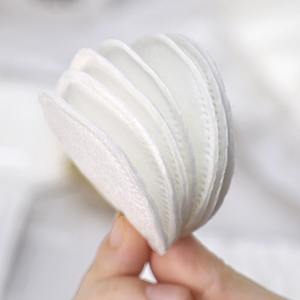 Lingettes humides en tissu non tissé pour femmes, démaquillant sûr, nettoyage des masques et hygiène féminine. Doux pour les peaux sensibles, Soins personnels. - Product Image 2