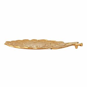 Plateau décoratif en métal doré en forme de feuille, élégant pour servir et décorer la maison - Product Image 3