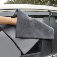 Serviettes en chamois en gros, serviettes de nettoyage en microfibre chamois double couche, idéales pour le detailing automobile.