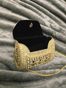 Bolso de mano metálico redondo con diseño intrincado, perfecto para bodas, eventos festivos y con un estilo étnico elegante. - Product Image 3