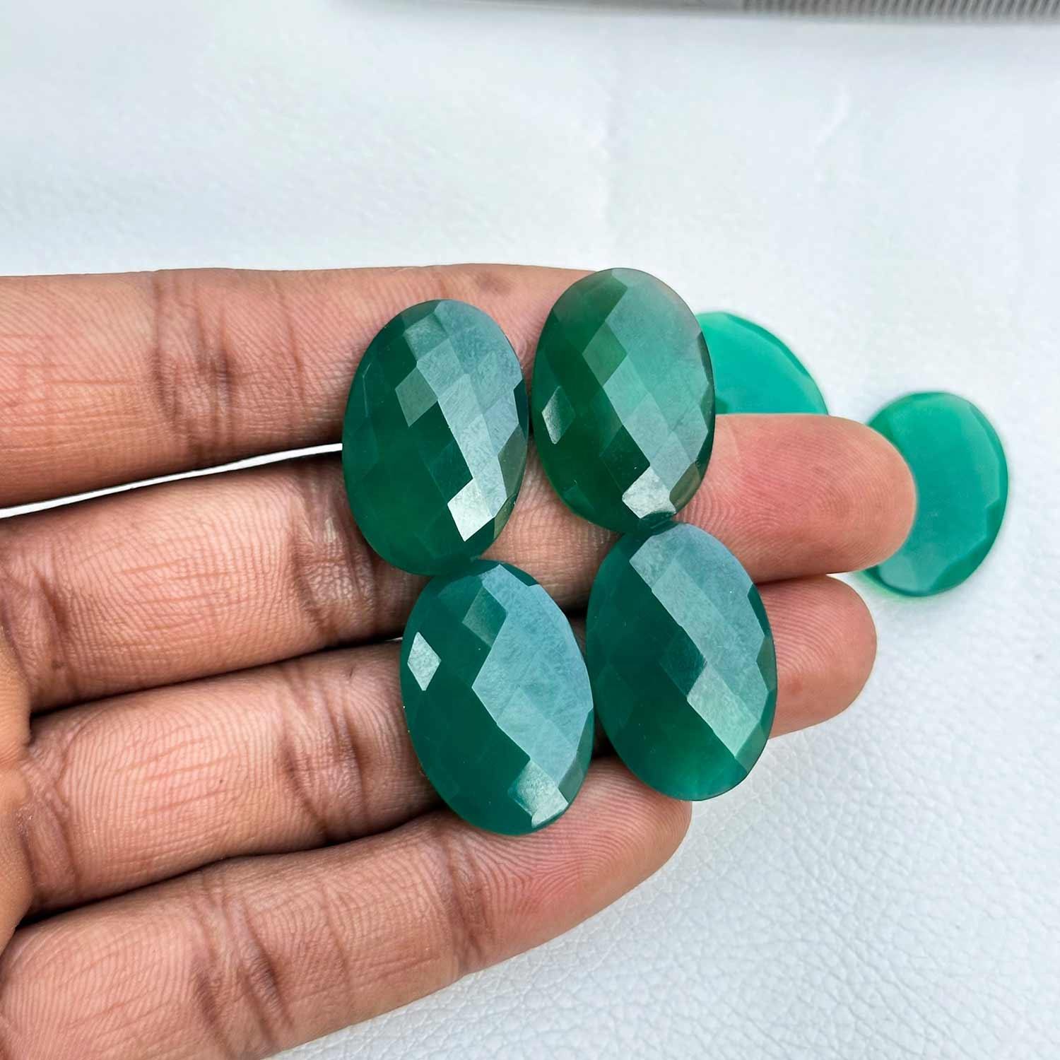 สีเขียว