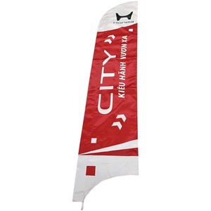 Bandera de Pluma para Ciudad, Roja y Blanca, de Poliéster, Impresión Digital, Duradera, Promocional, con Asta de Aluminio, Forma Rectangular - Product Image 1