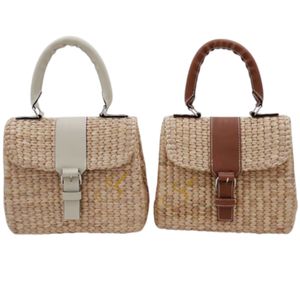 Sac en paille de jacinthe d'eau tissé à la main : Sac fourre-tout d'été avec poignée en cuir - Product Image 1