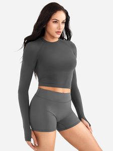 Ensemble de yoga 2 pièces en nylon et spandex pour femmes, haut à manches longues avec short froncé, ensemble décontracté d'été uni pour la course à pied - Product Image 2