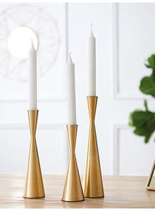 Porte-bougie au fini métallique intemporel ajoute une touche sophistiquée sans dominer la décoration environnante. - Product Image 3