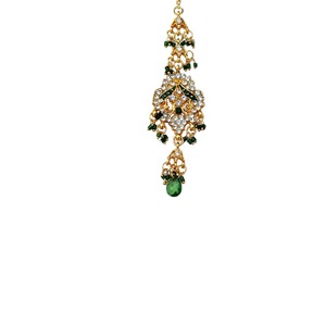 Maangtikka élégant en alliage de zinc avec pierres vertes et cristaux pour les occasions de mariage et de mariée - Product Image 1