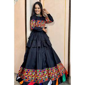 Beaux vêtements régionaux Kediyu Lehenga et Dupatta avec un vrai travail manuel en miroir - Product Image 3