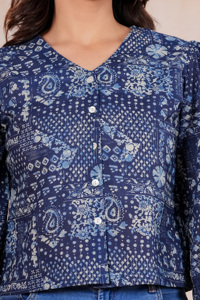 Blusa informal azul estampada para mujer – Elegante camisa con botones y mangas abullonadas para uso diario - Product Image 2