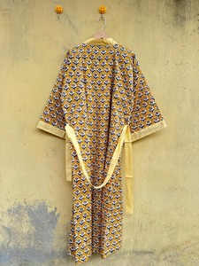 Robe pour femmes à imprimé géométrique, manches courtes, longueur complète, tenue décontractée d'été, tissée en polyester, style kimono, bordure jaune - Product Image 5