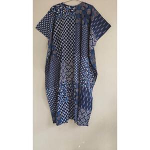 Vestido Kaftan Bohemio Azul Marino con Estampado Floral y Múltiples Diseños, Cuello en V, Corte Holgado para Mujer, Vestido Maxi de Algodón para Vacaciones - Product Image 4