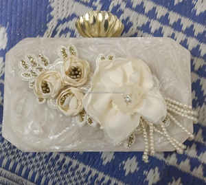 Bolso de Mano de Resina Hecho a Mano para Niñas, Moda Juvenil, Perfecto para Regalo, Hecho por Tayyab Handicraft - Product Image 6