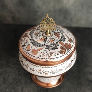 Azucarero de Lujo con Grabado Floral, Detalles en Cobre, Tapa de Diseño, Centro de Mesa para Comedor, Decoración Festiva - Product Image 1